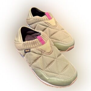 Teva ReEmber Women's Quilted Slip On Shoes. Size 7 (UK 5, EU 38) Olive Green
